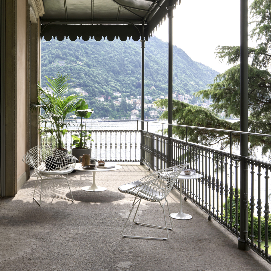 Bertoia-silla-Diamond-exterior-porche